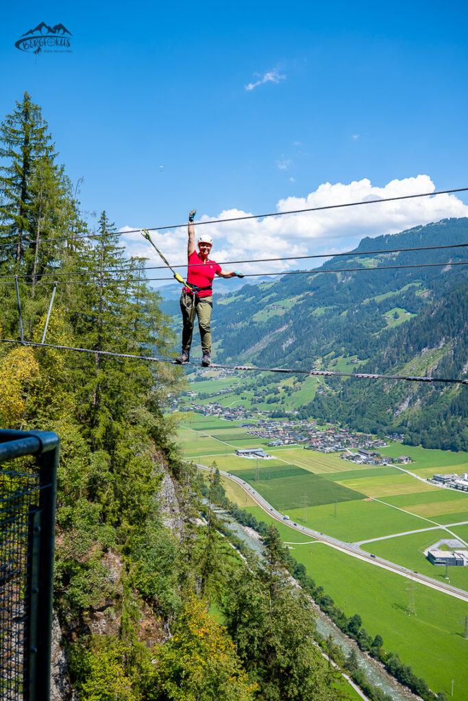 Auf der Seilbrücke
